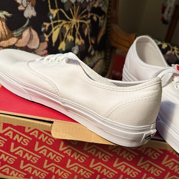 Vans White Women's Sneakers - Picture 3 of 4